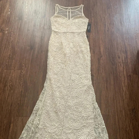 Lulu’s Wedding Dress Ivory Lace Embroidered Size Small New - Picture 2 of 16